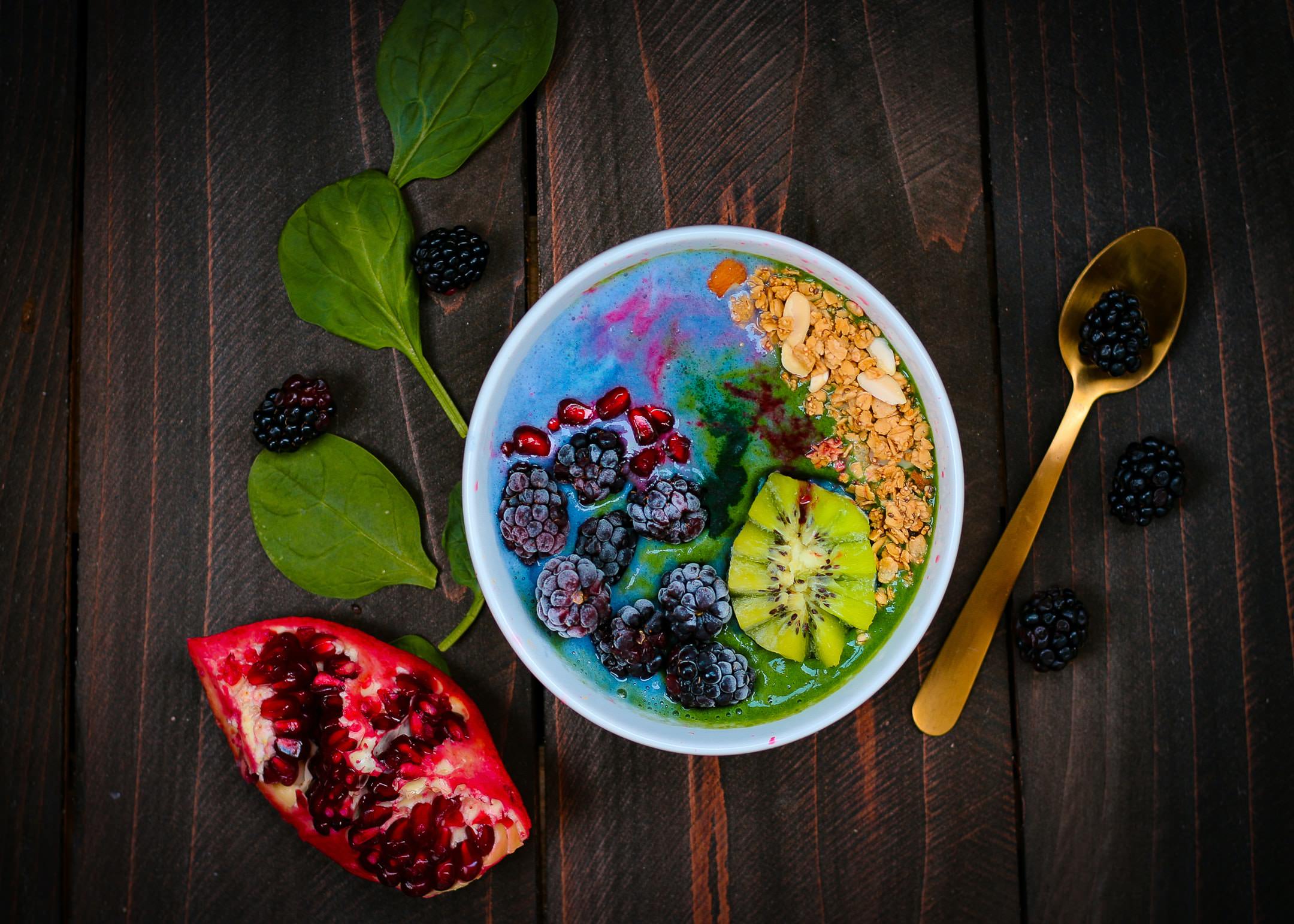 smoothy bowls are a great way to biohack your breakfast